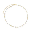 Colar Dourado com Trevos Brancos